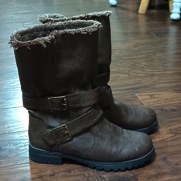 Rugged Outback boots - Picture 1 of 7